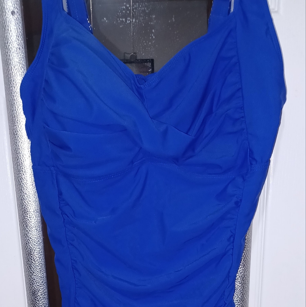 LADIES SWIMWEAR.